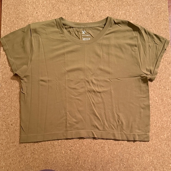all in motion Tops - All In Motion Olive Green Cropped Performance Tee Size Small EUC